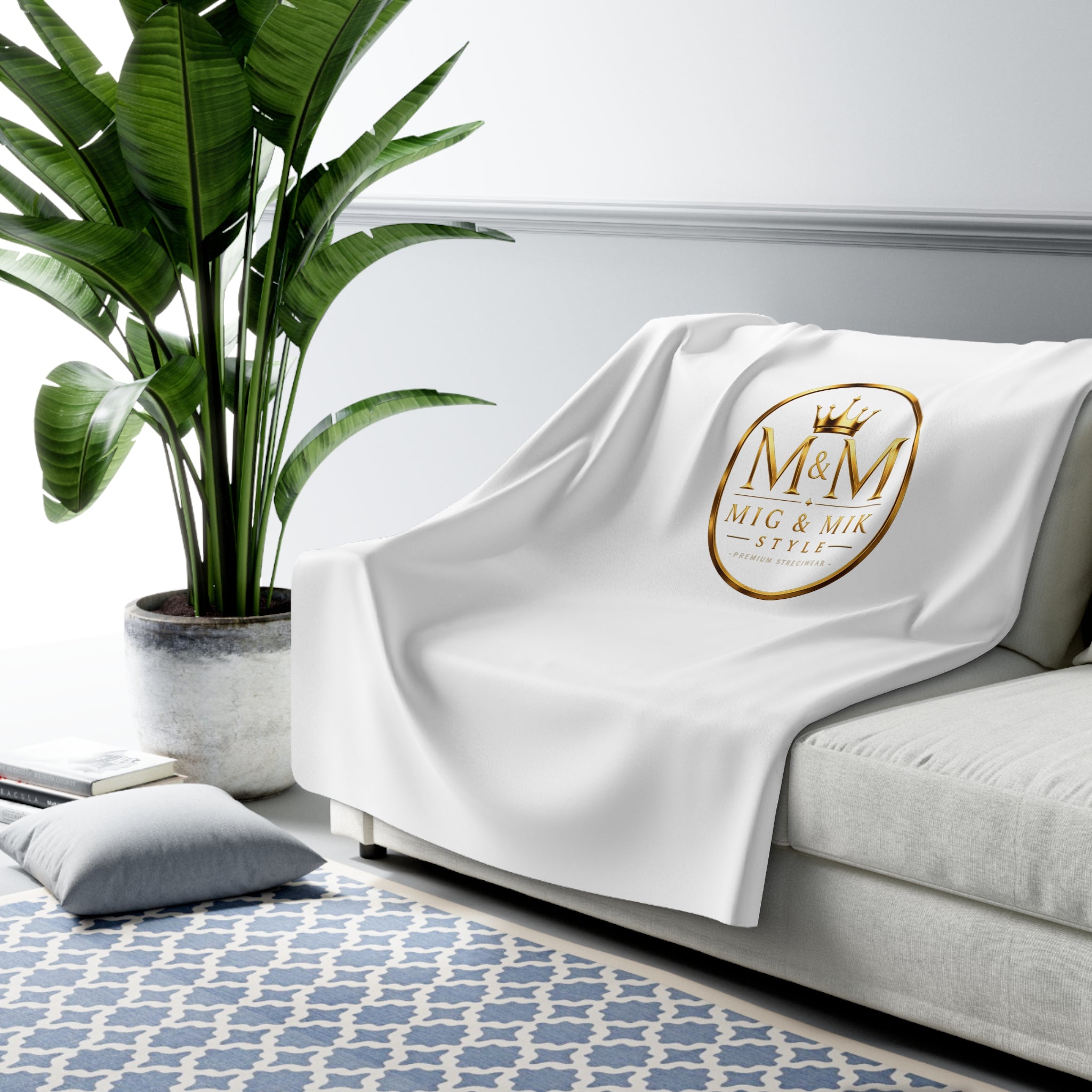 Sherpa Fleece Blanket — Luxury Gold Crest “M&M Mig & Mik Style” Cozy Throw