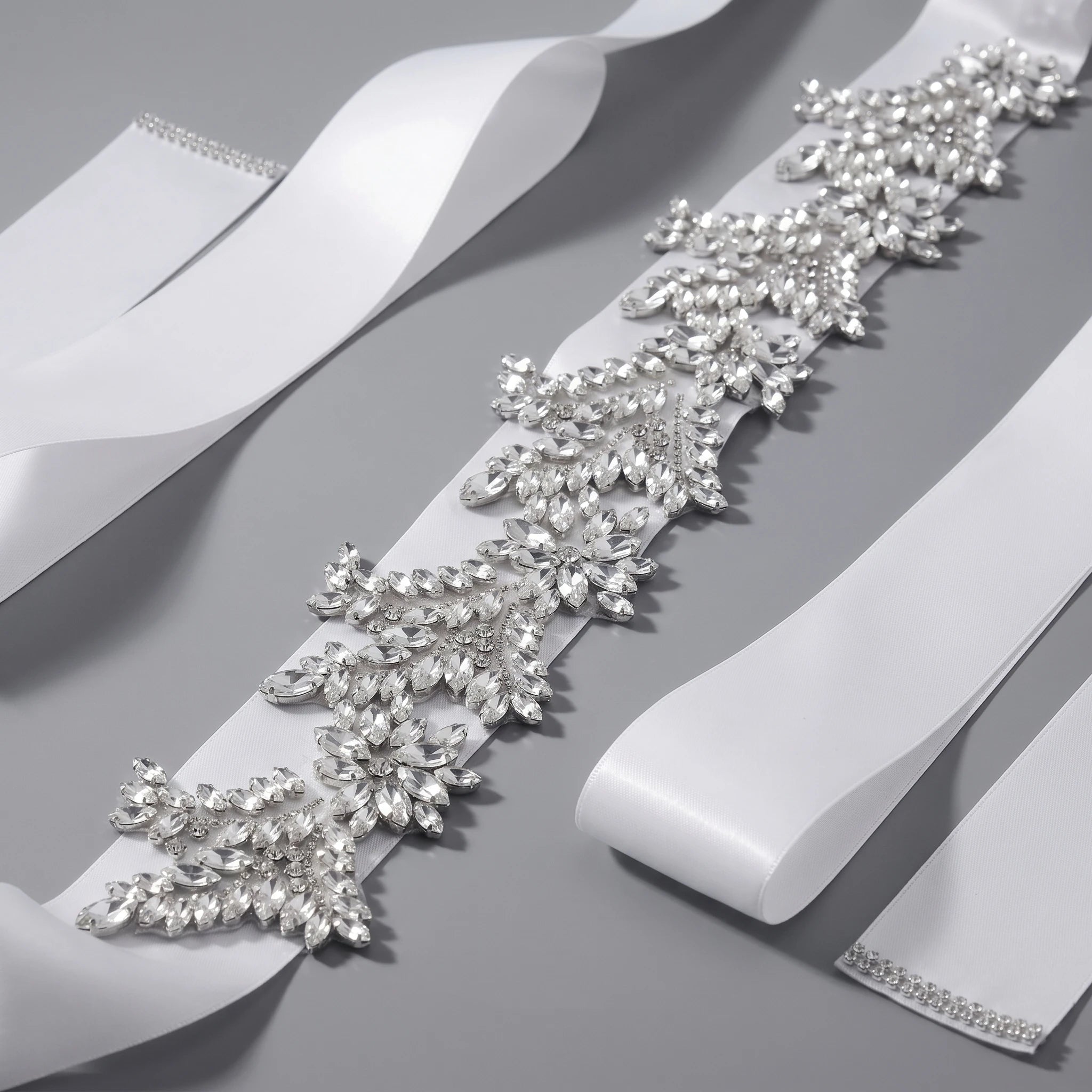 Luxury 41.5cm Rhinestone Wedding Belt High Quality Crystal Bridal Sash Silver Flower Applique for Evening Party Gown Prom Dress