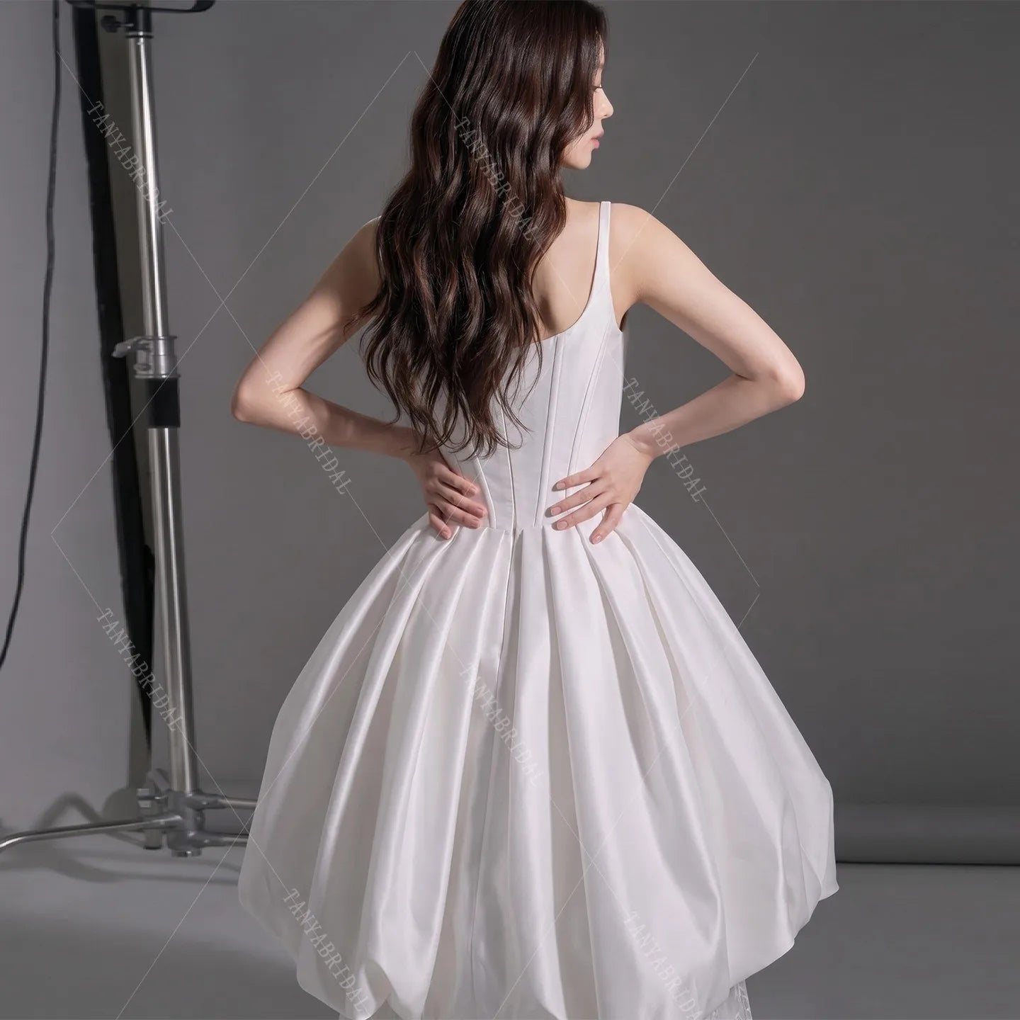 Halter V Neck Satin And Lace Wedding Dress With 3d Flower Sleeveless A Line Sweep Train Bridal Gown Bridal Wedding Party Dress