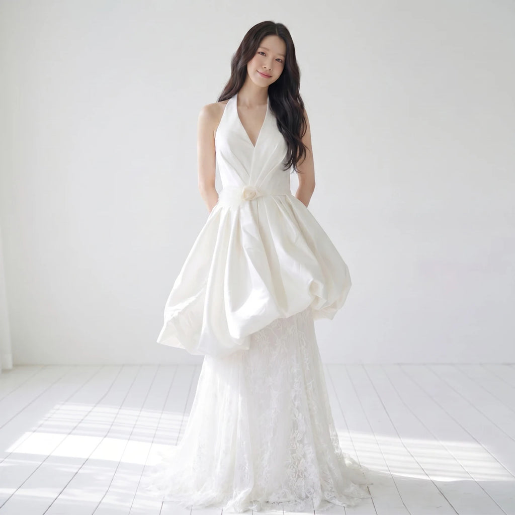 Halter V Neck Satin And Lace Wedding Dress With 3d Flower Sleeveless A Line Sweep Train Bridal Gown Bridal Wedding Party Dress