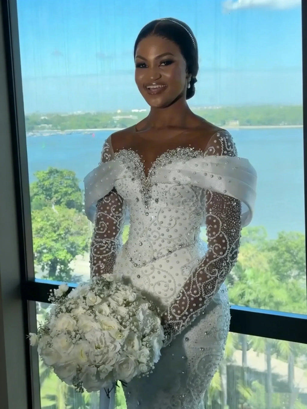 Luxurious Sparkling Mermaid Lace Crystal Beaded Wedding Dress Sexy V-neck Long Sleeve Strap Detachable Bridal Dress Customized