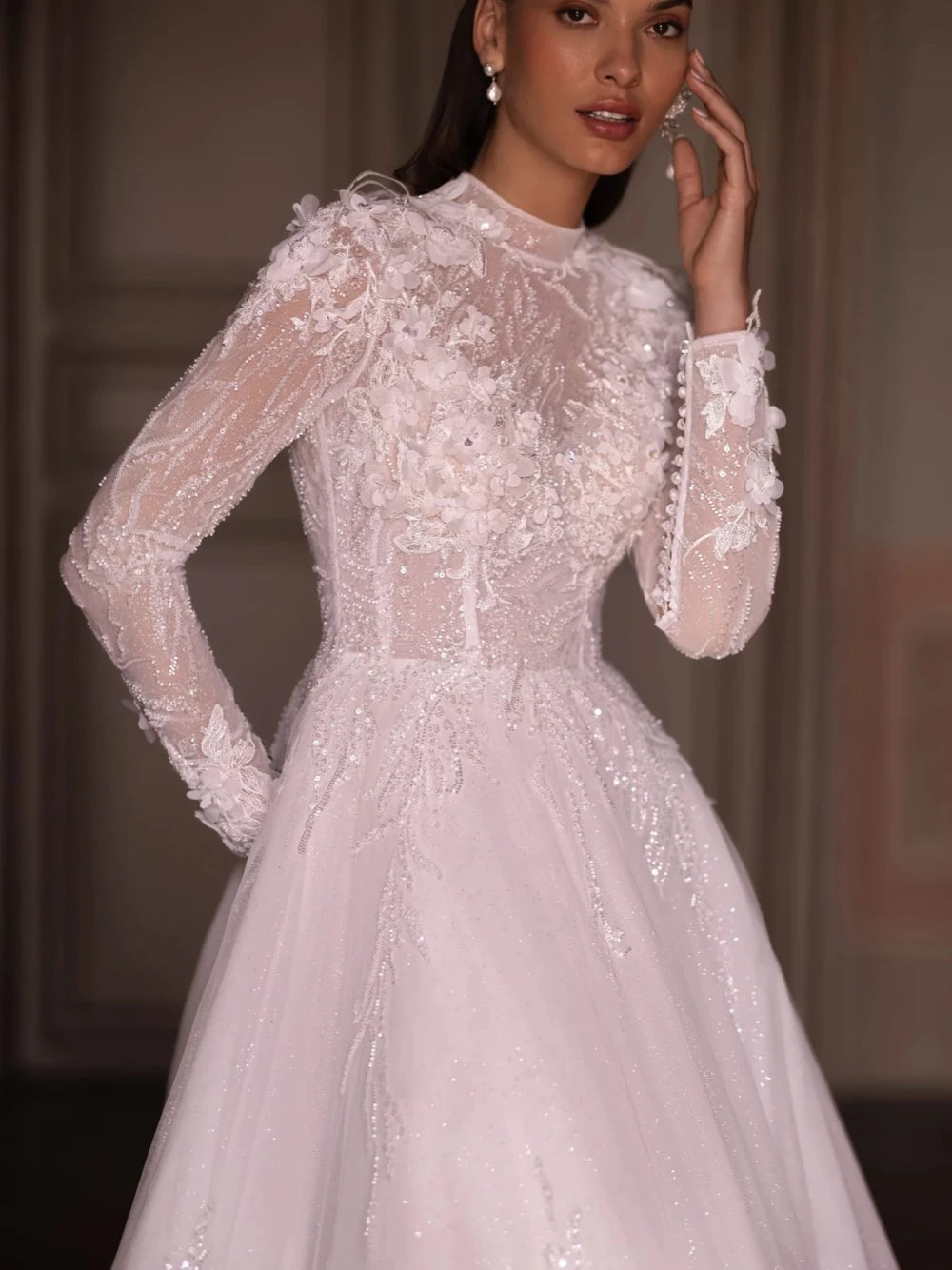 Modest Long Sleeve Bride Elegant Floral Appliques Wedding Dress Romantic Pearls Customized Women Dainty A Line Bridal Gown