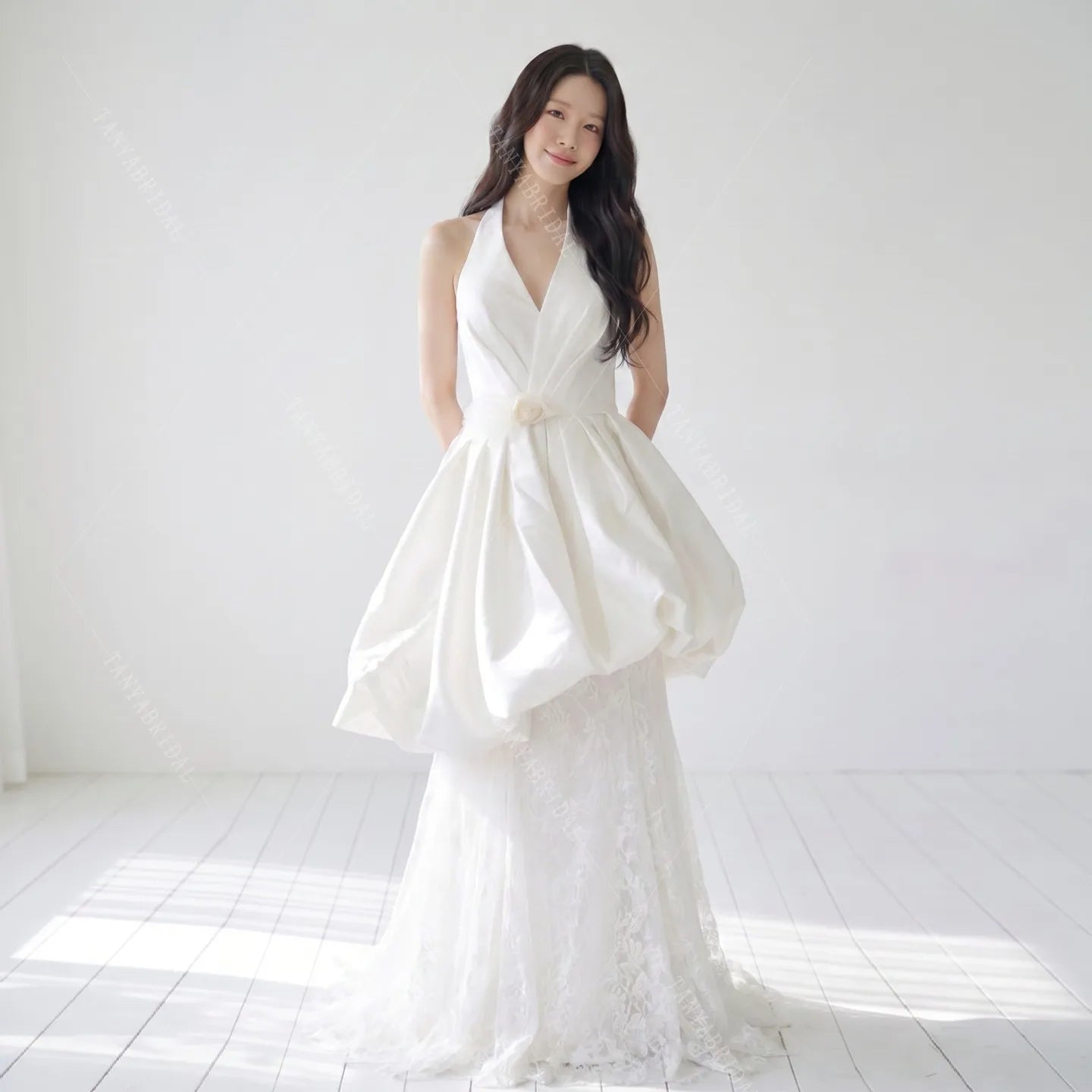 Halter V Neck Satin And Lace Wedding Dress With 3d Flower Sleeveless A Line Sweep Train Bridal Gown Bridal Wedding Party Dress