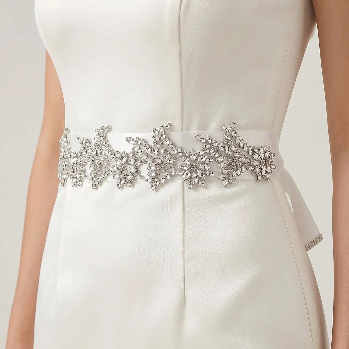 Luxury 41.5cm Rhinestone Wedding Belt High Quality Crystal Bridal Sash Silver Flower Applique for Evening Party Gown Prom Dress