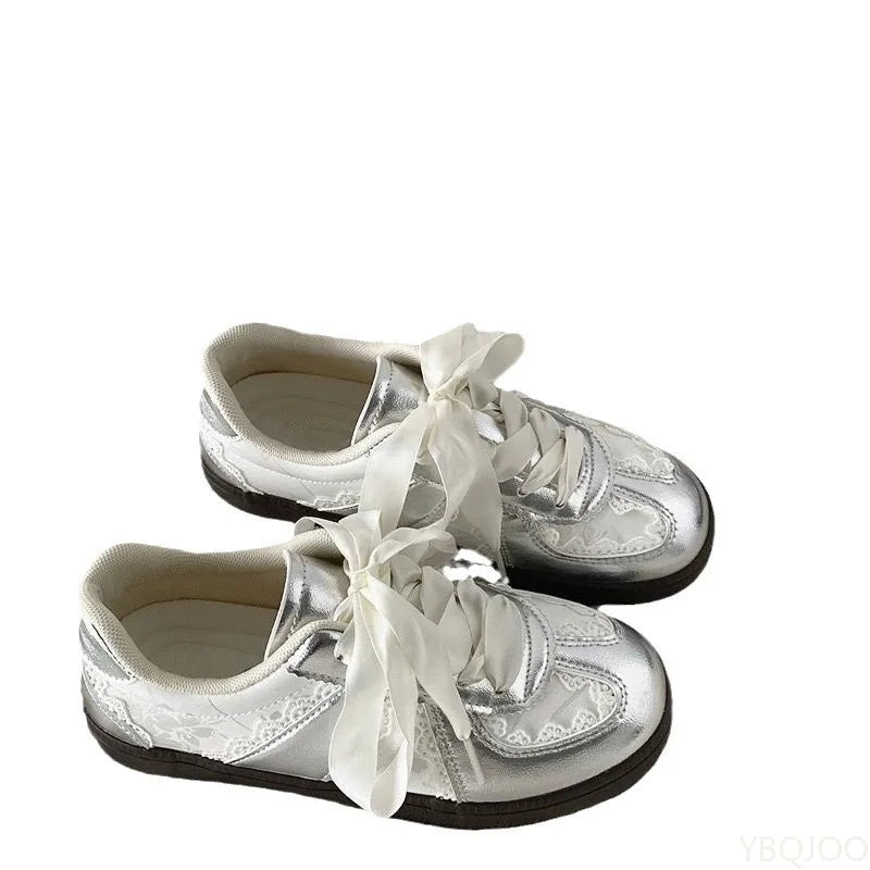 2025 Spring and Autumn Fashion New Silver Retro Casual Sneakers Versatile Lace Edged White Breathable Designer Flat Shoes