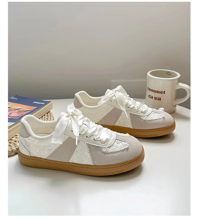 Women's Casual Sneakers Luxury Brand Light Comfortable Walking Shoes for Woman Lace Up Flats Ladies Fashion Designer Shoes