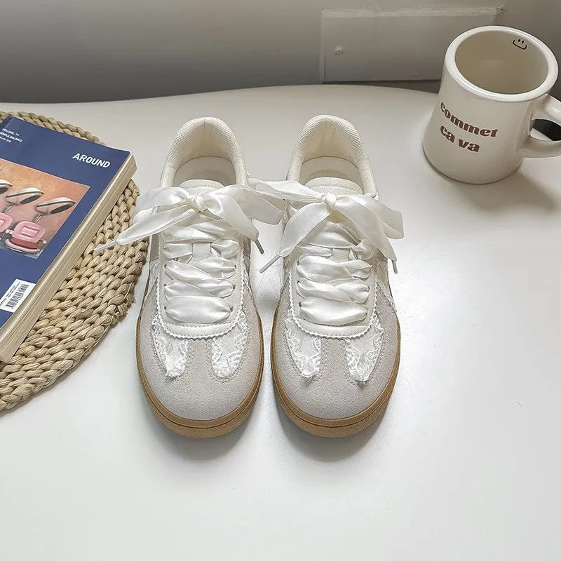 Women's Casual Sneakers Luxury Brand Light Comfortable Walking Shoes for Woman Lace Up Flats Ladies Fashion Designer Shoes