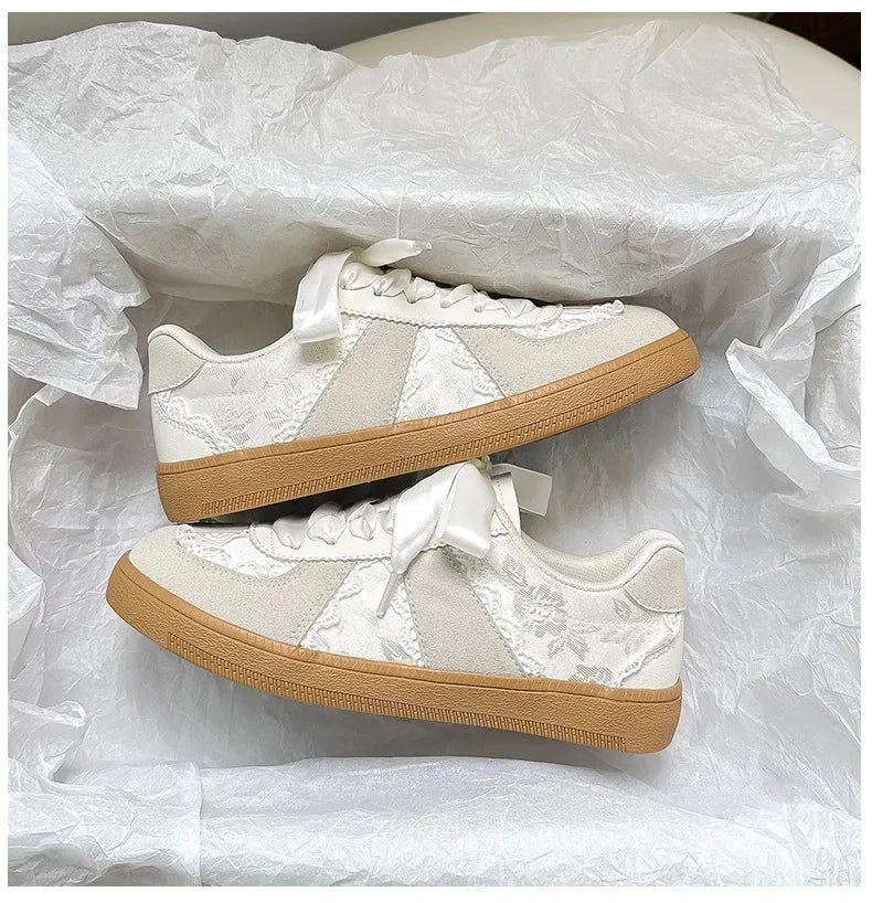 Women's Casual Sneakers Luxury Brand Light Comfortable Walking Shoes for Woman Lace Up Flats Ladies Fashion Designer Shoes