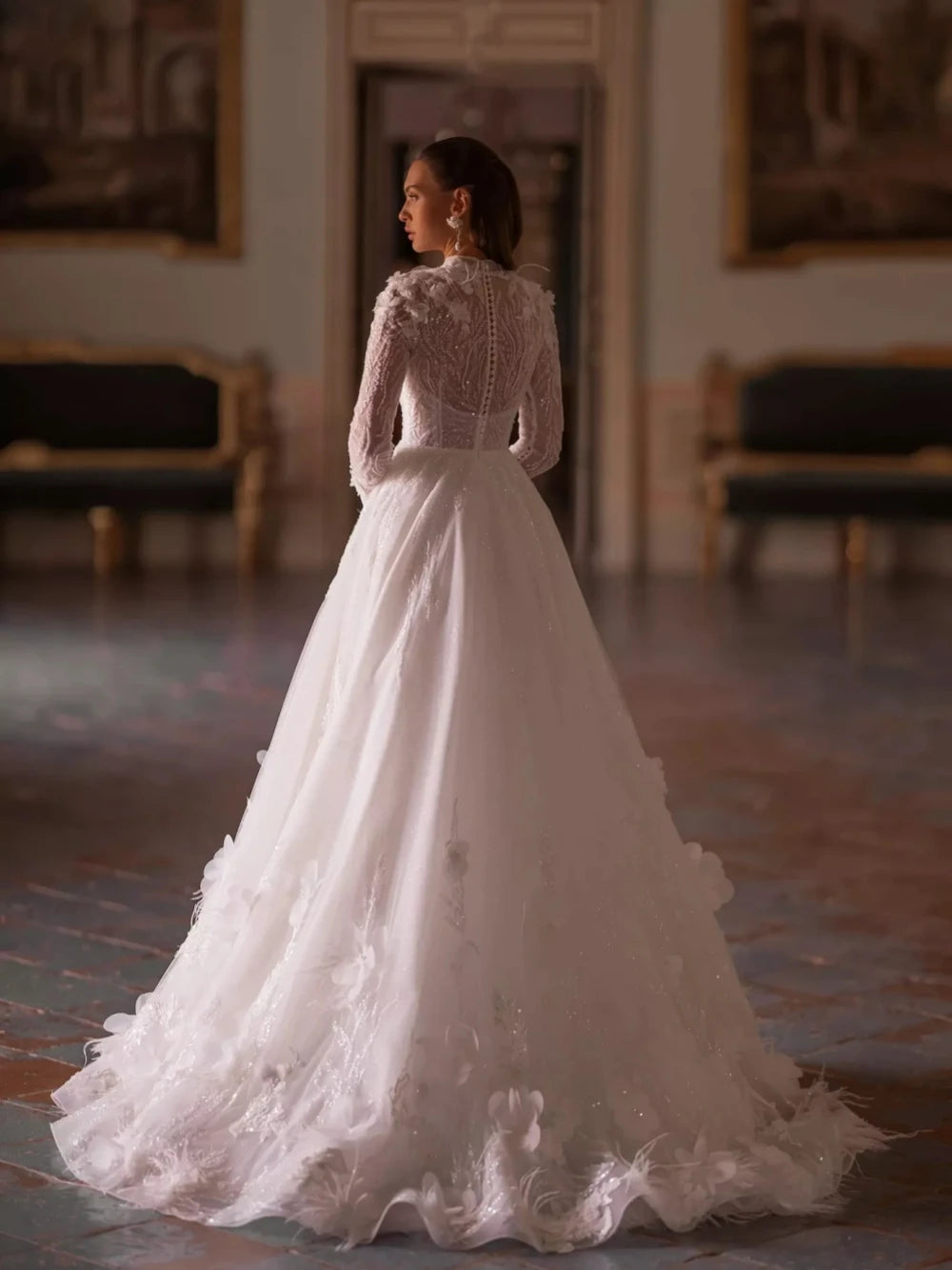 Modest Long Sleeve Bride Elegant Floral Appliques Wedding Dress Romantic Pearls Customized Women Dainty A Line Bridal Gown