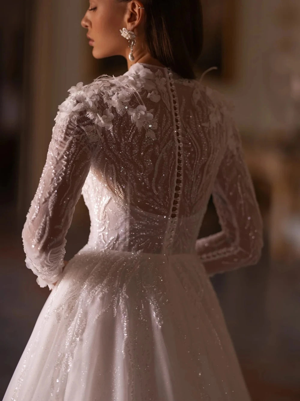 Modest Long Sleeve Bride Elegant Floral Appliques Wedding Dress Romantic Pearls Customized Women Dainty A Line Bridal Gown