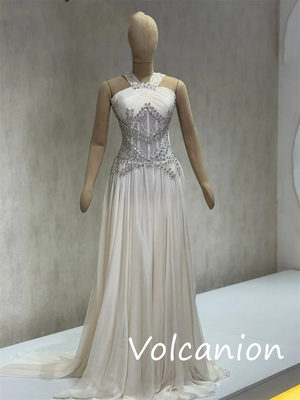 Customized Exquisite Chiffon Pleat Sequined A-line Halter Long Dresses Bespoke Occasion Fashion Sparkle